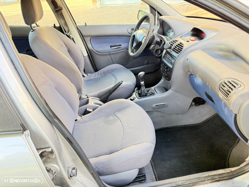Peugeot 206 1.1 Color Line - 12