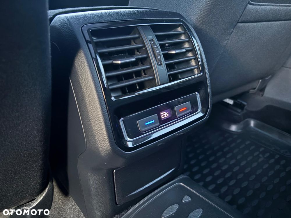Volkswagen Passat - 22