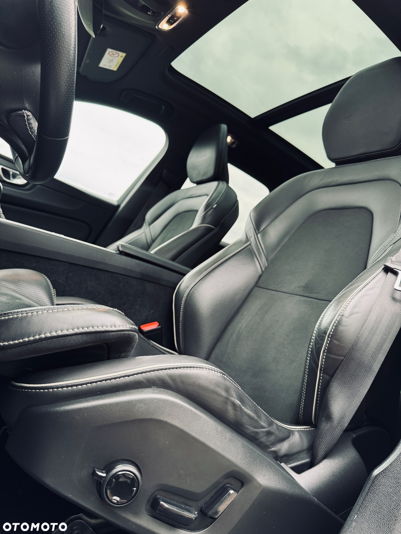 Volvo XC 60 D5 AWD R-Design - 33