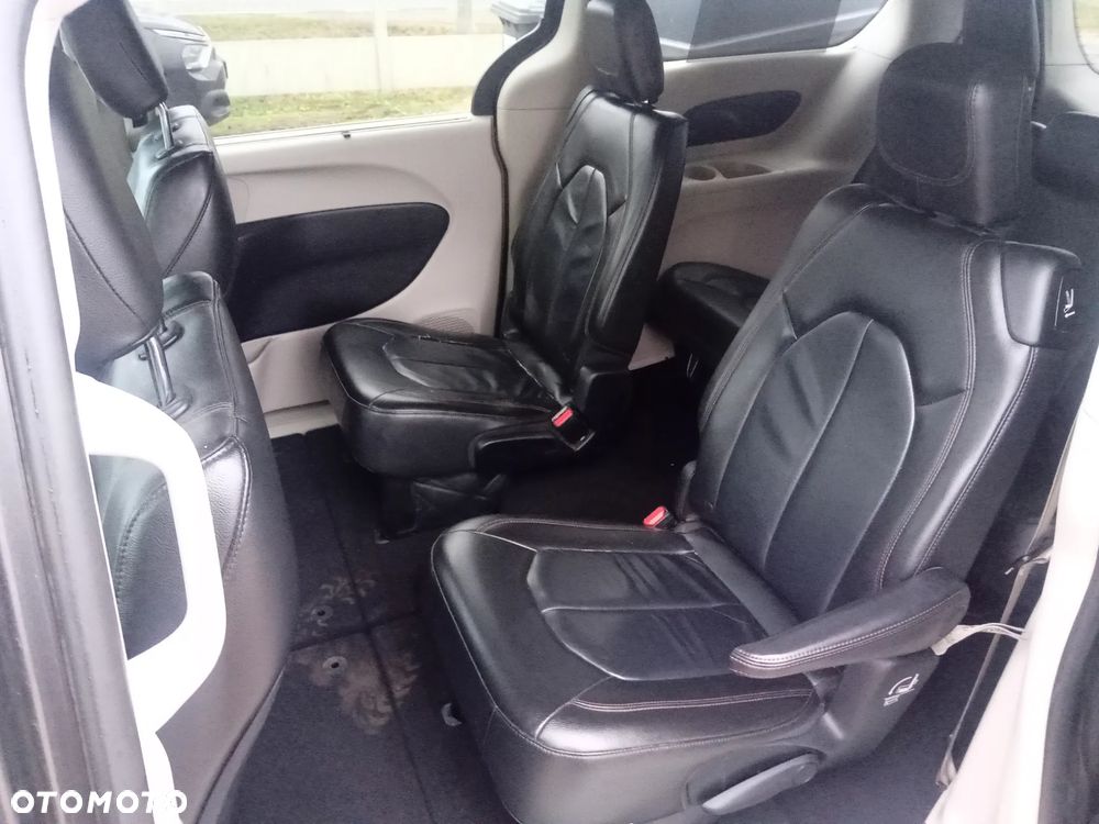 Chrysler Pacifica - 10