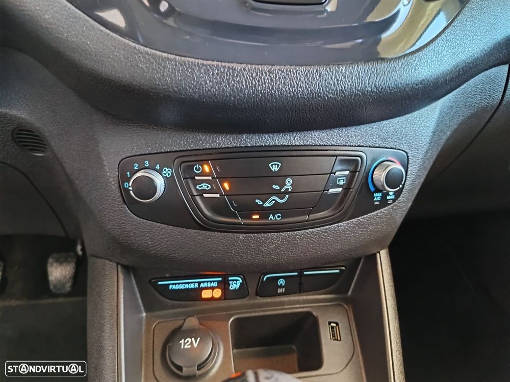 Ford Tourneo Courier 1.0 EcoBoost Titanium - 25