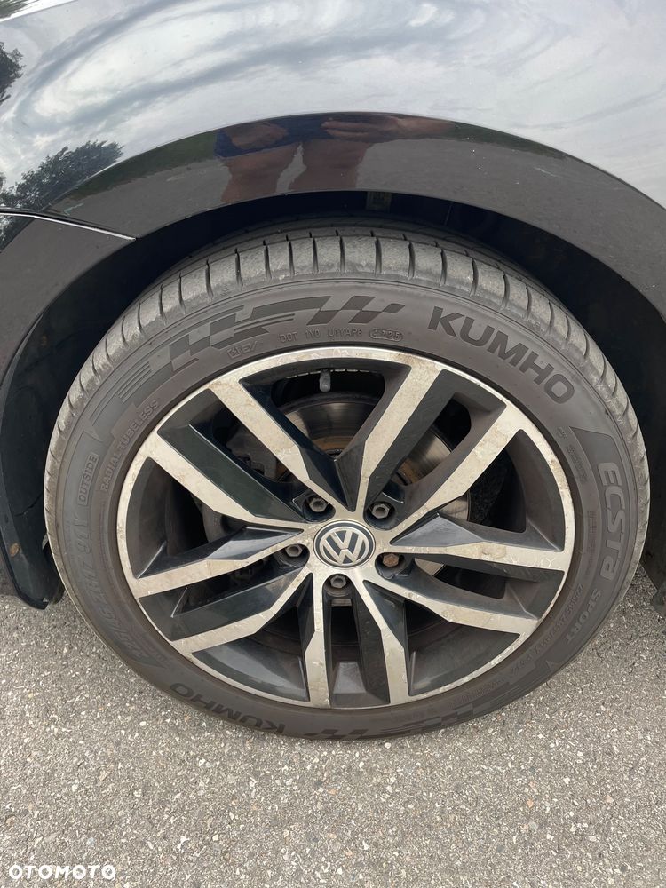 Volkswagen Golf 1.6 TDI DPF Highline - 32