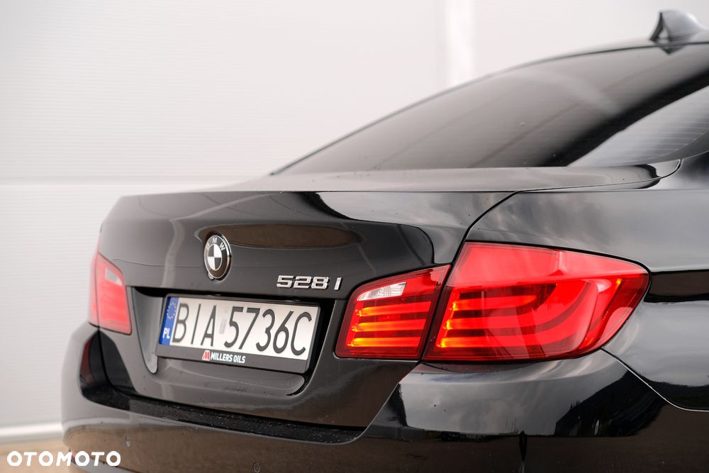 BMW Seria 5 528i - 16