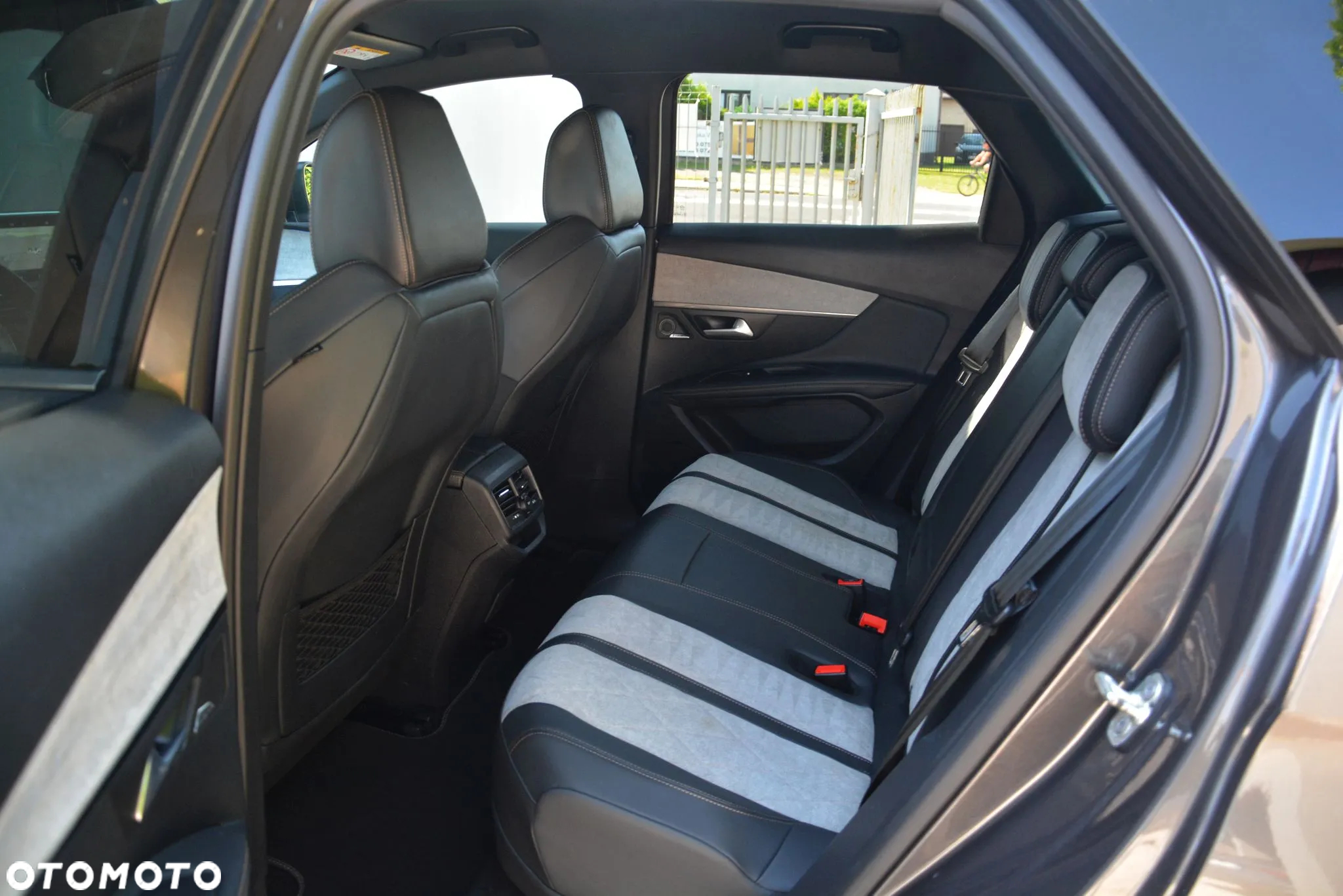 Peugeot 3008 Plug-In Hybrid 195 e-DSC7 GT - 14