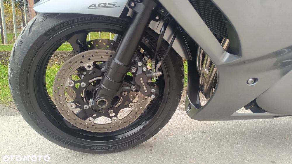 Suzuki GSX - 6