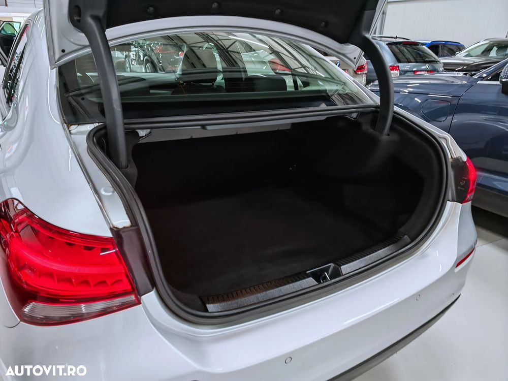 Mercedes-Benz A 180 d Sedan 7G-DCT - 32