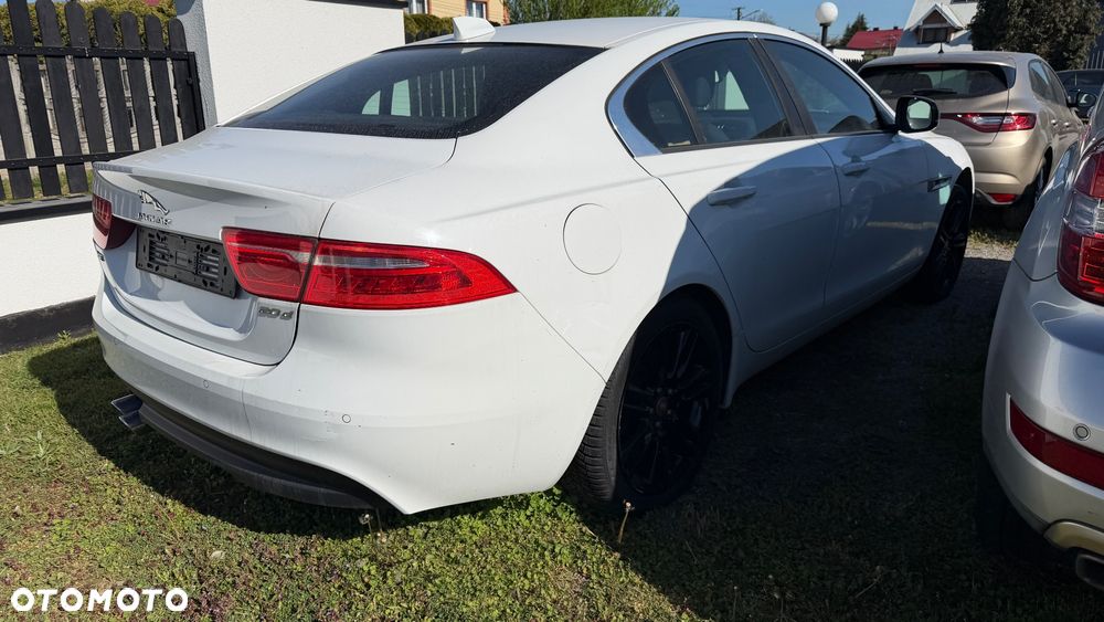 Jaguar XE - 11