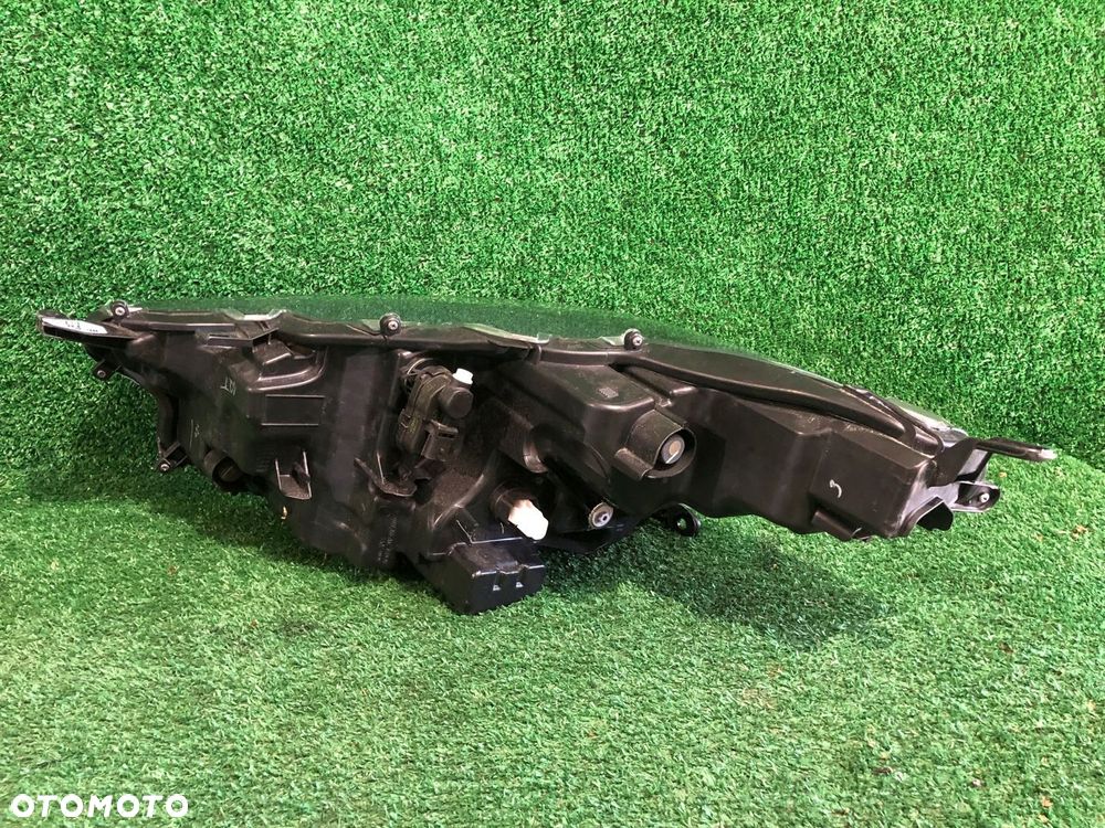 REFLEKTOR PRAWY TOYOTA YARIS IV FULL LED - 2