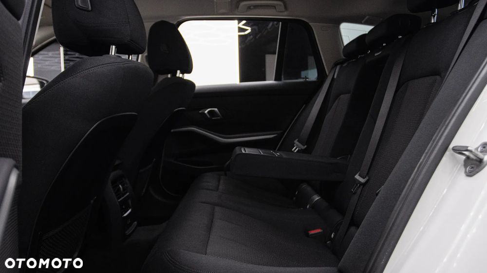 BMW Seria 3 318i Advantage sport - 18