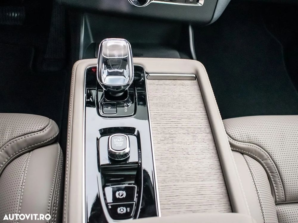 Volvo XC 90 T8 AWD Plug-in Hybrid Ultra Dark - 5