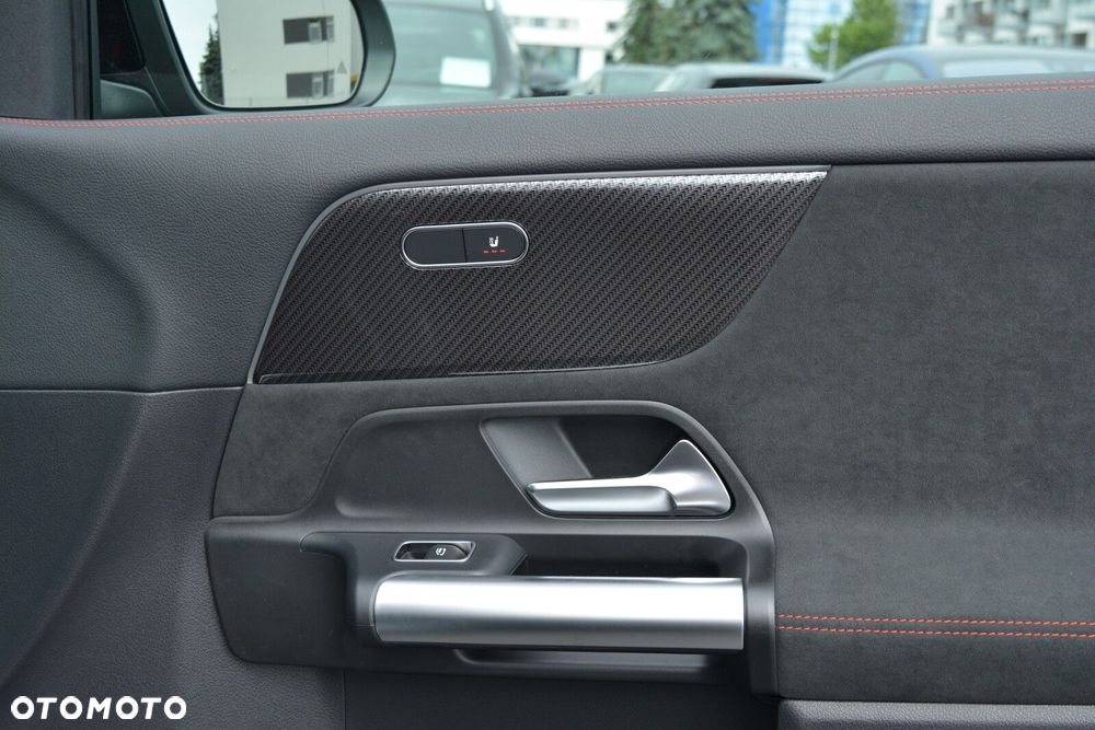 Mercedes-Benz GLA 200 AMG Line - 25