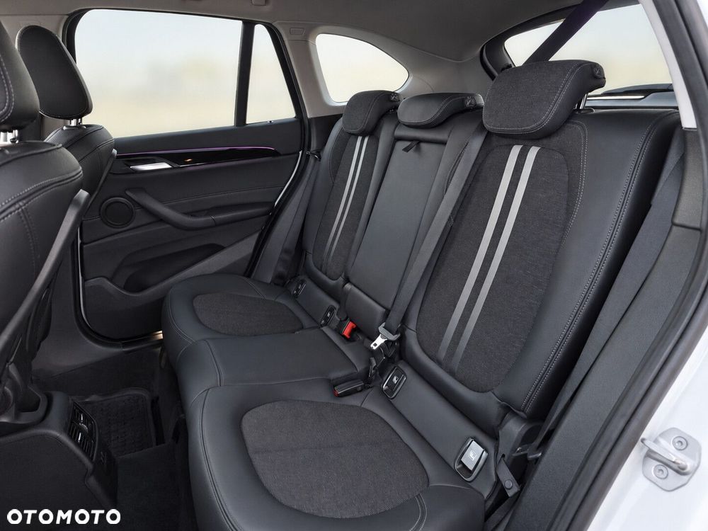 BMW X1 sDrive18i Sport Line - 28
