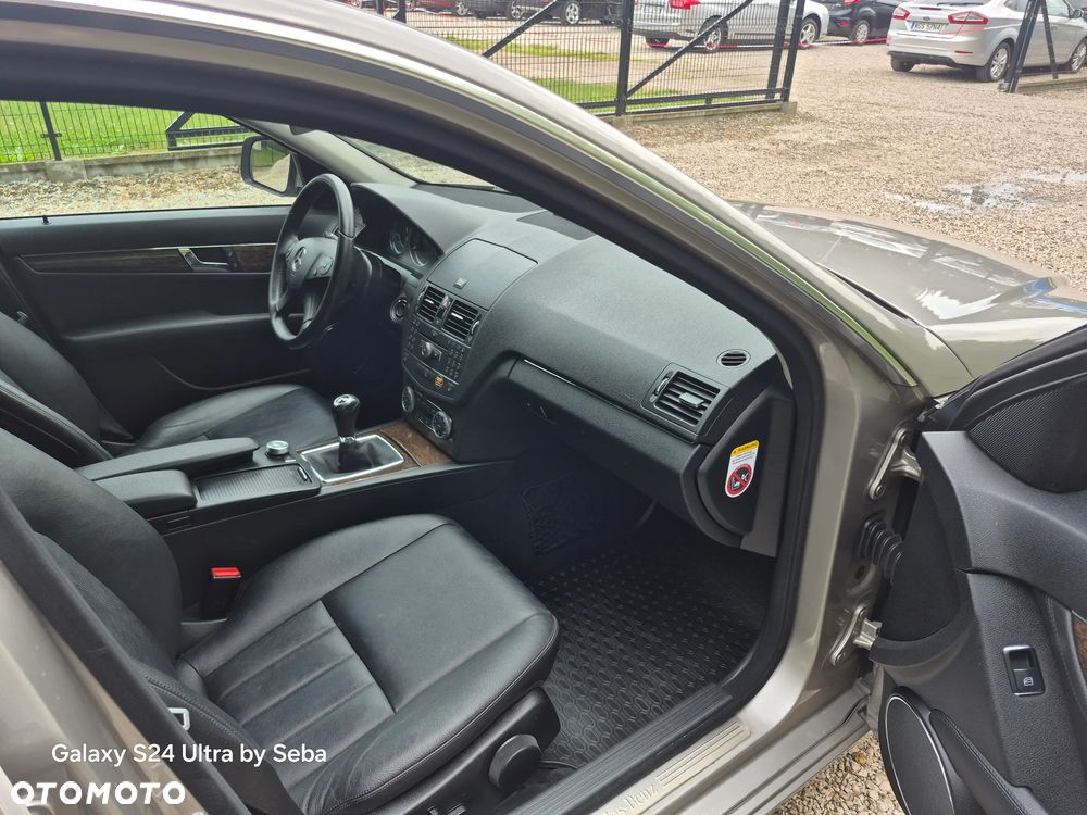Mercedes-Benz Klasa C 280 Elegance Sport Edition - 22