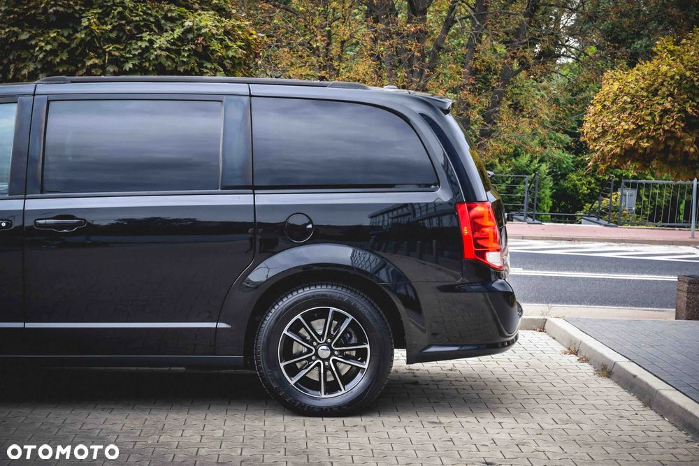 Dodge Grand Caravan 3.6 R/T - 12