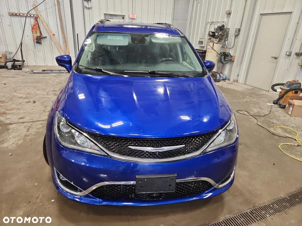 Chrysler Pacifica - 3