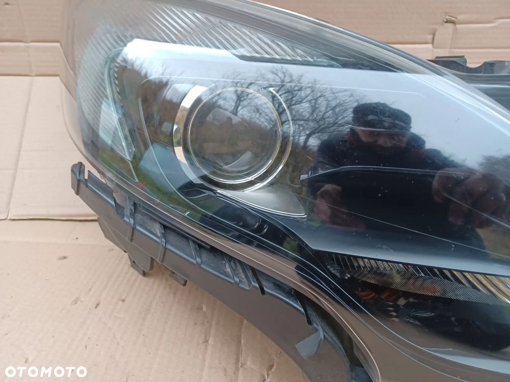 LAMPA PRZEDNIA PRAWA ZAFIRA C EUROPA - 15