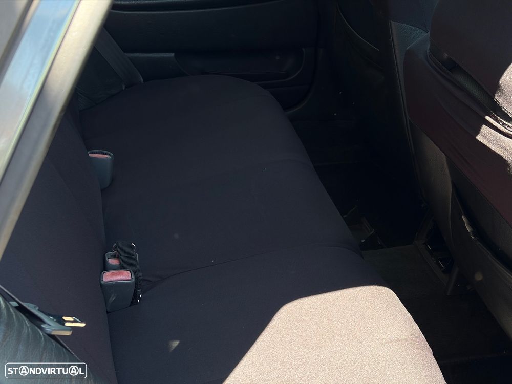 Volvo V40 1.6 Base - 23