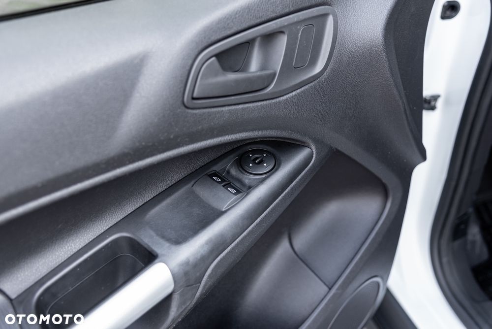 Ford Transit Connect - 17