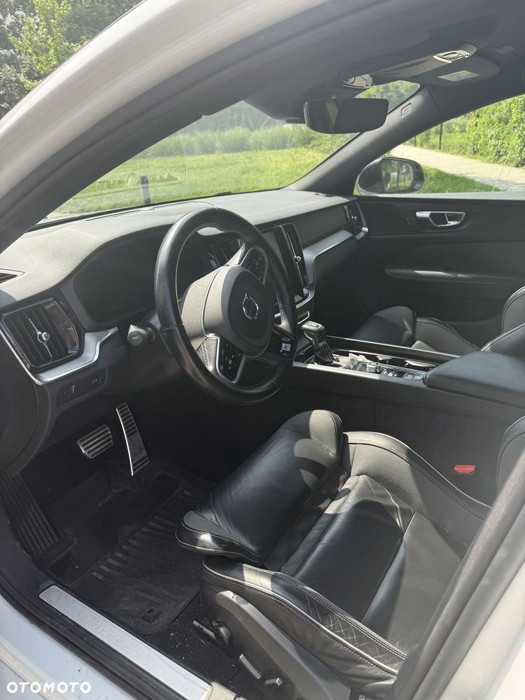 Volvo S60 T4 R-Design - 4