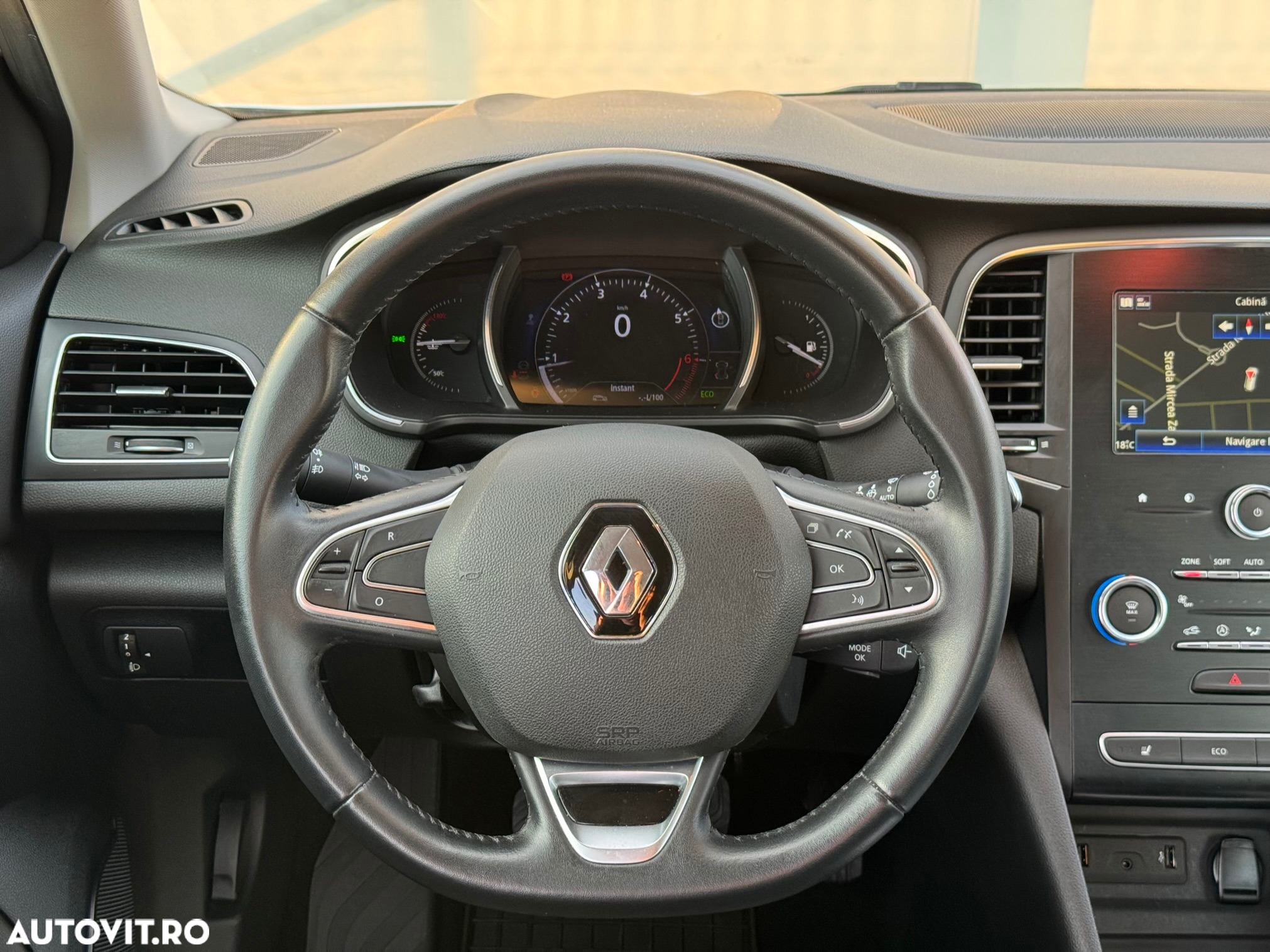 Renault Megane Grandtour TCe 140 GPF BUSINESS EDITION - 8