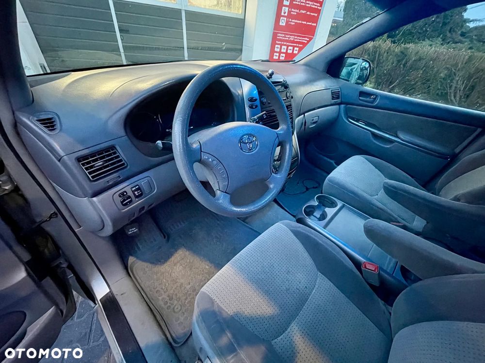 Toyota Sienna - 9