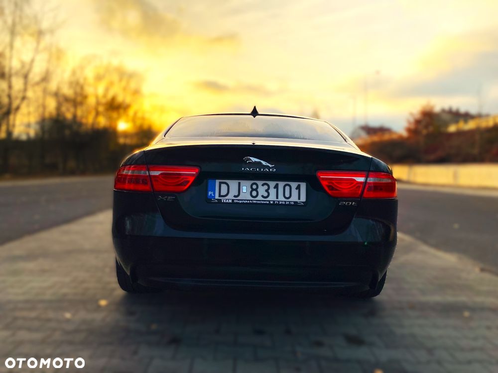 Jaguar XE 2.0 T Prestige - 3
