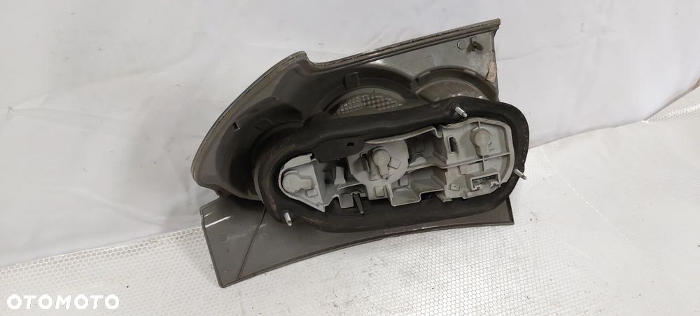 .  LAMPA TYL TYLNA LEWA TOYOTA COROLLA VERSO 2 - 5