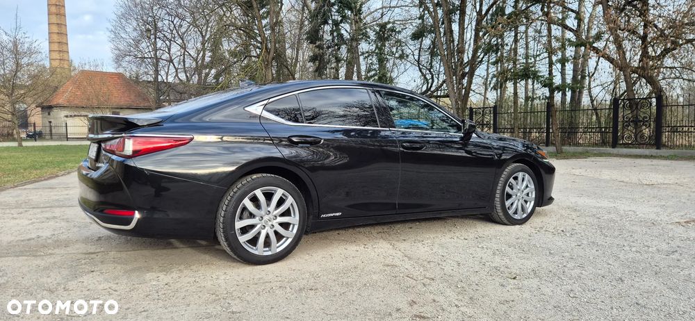 Lexus ES 300h Style Edition - 32