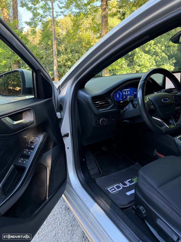 Ford Focus SW 1.0 EcoBoost Hybrid ST-LINE X — fotografia 10