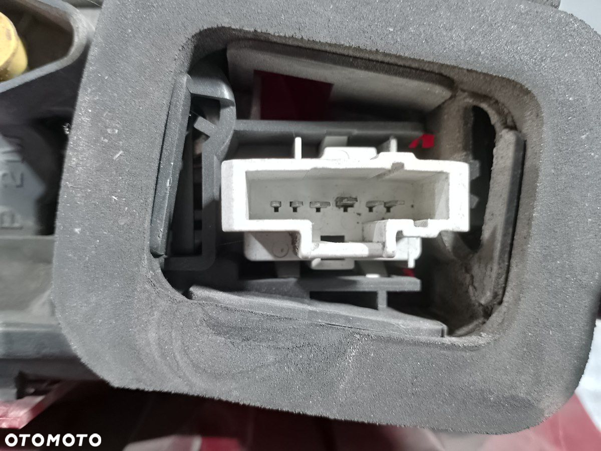 LAMPA TYLNA PRAWA PEUGEOT 307 SW KOMBI - 6