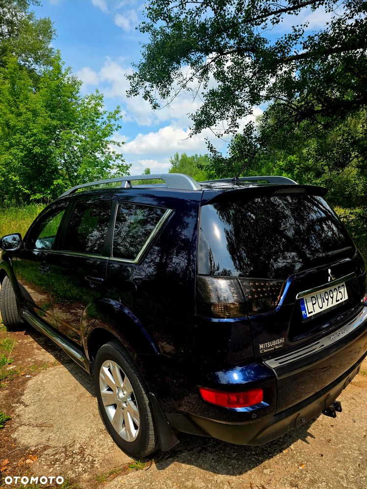 Mitsubishi Outlander - 2