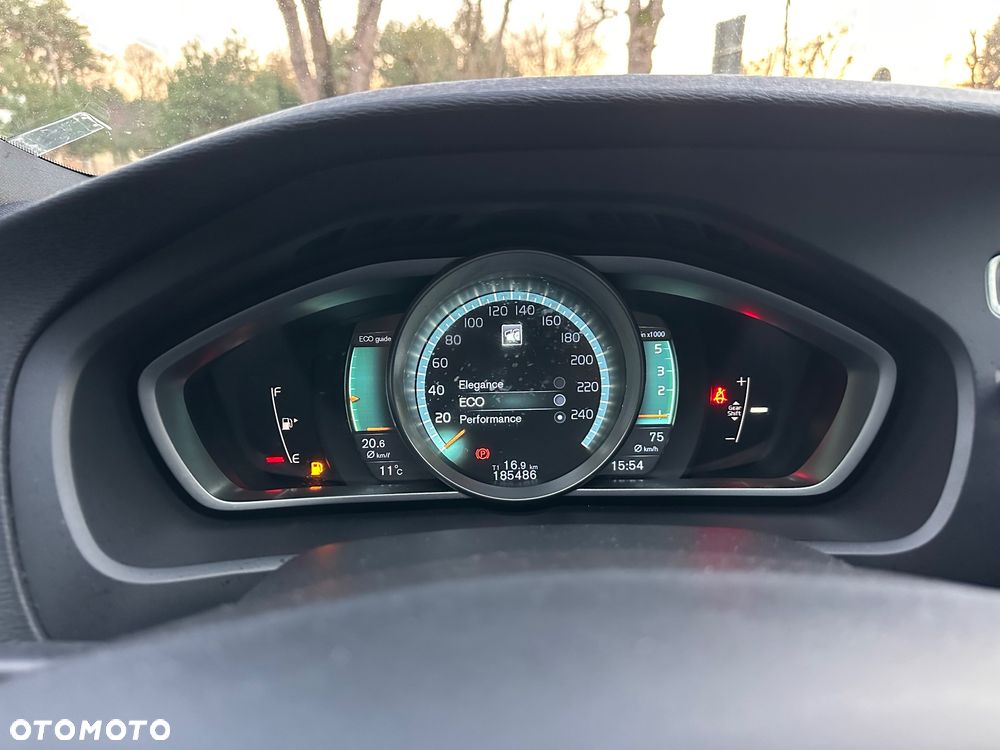 Volvo V40 D4 Drive-E R-Design Momentum - 22