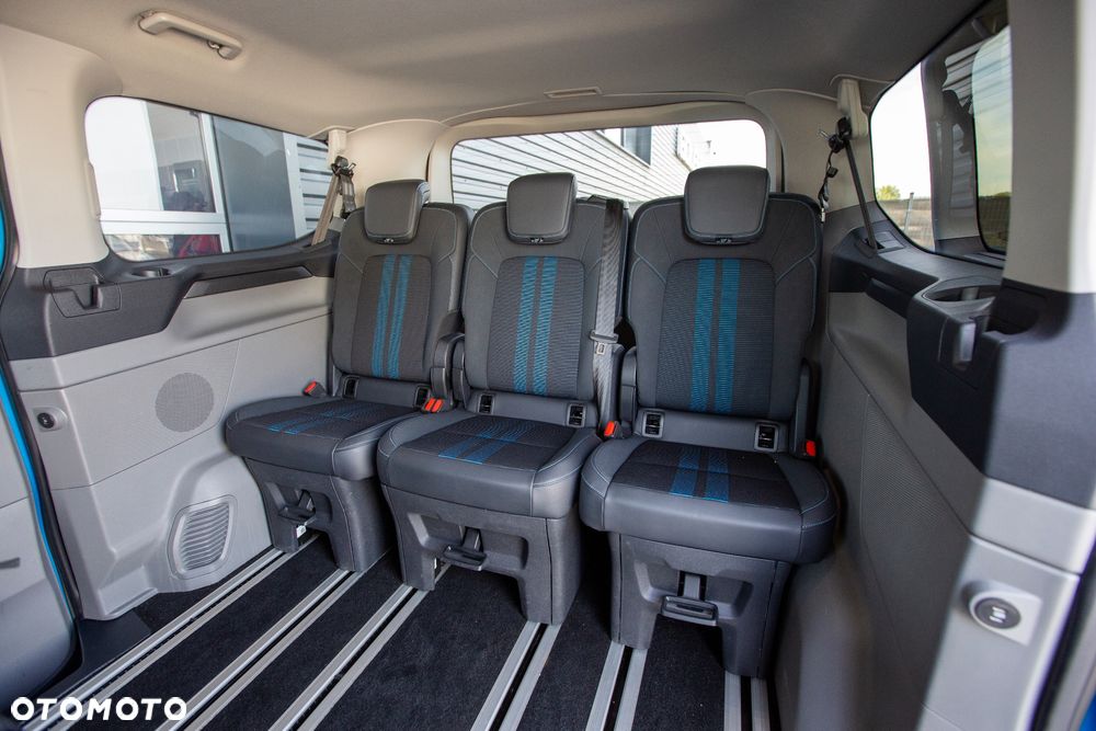 Ford Tourneo Custom - 11