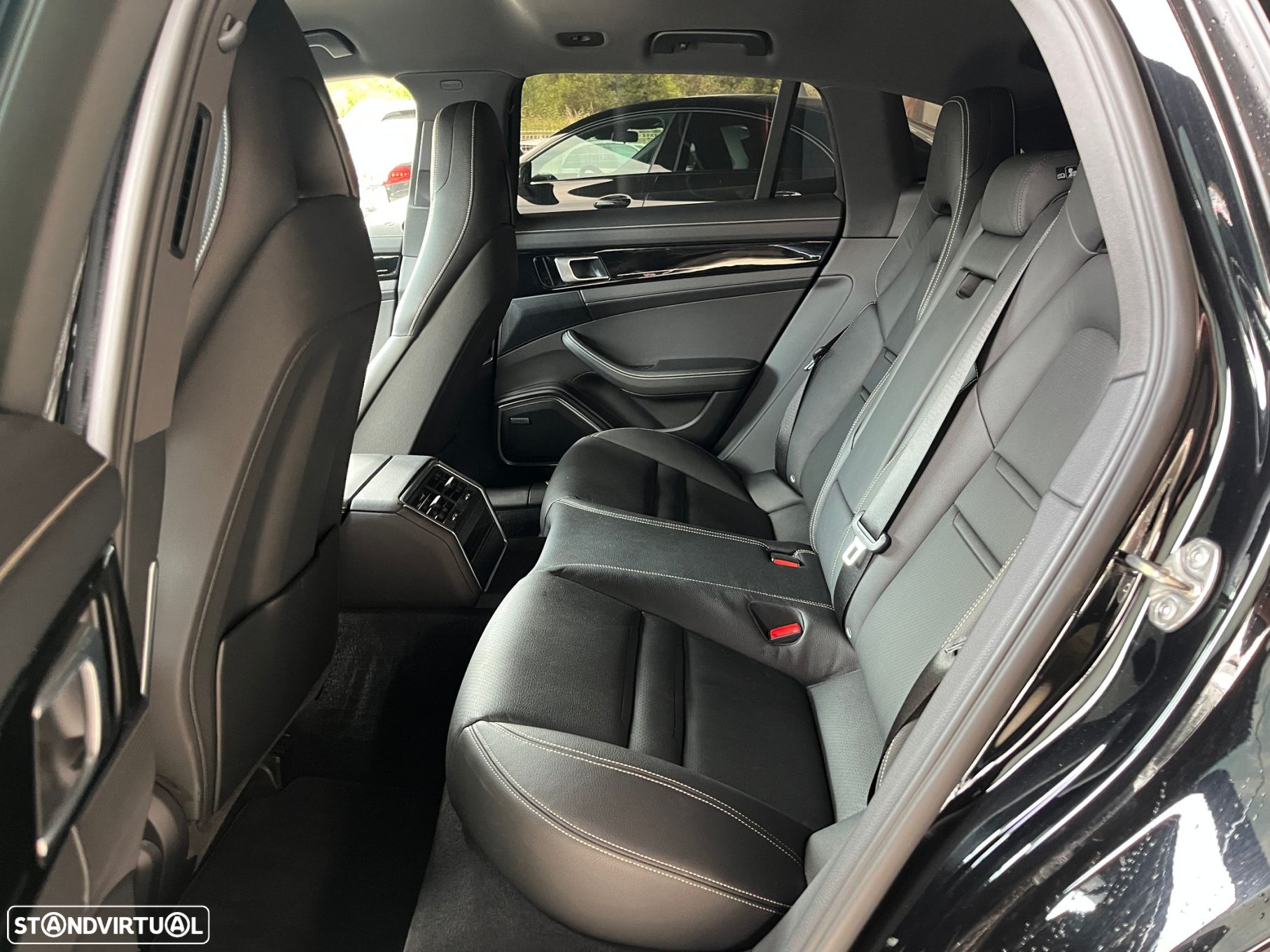 Porsche Panamera Sport Turismo 4 E-Hybrid 10 Years Edition - 40