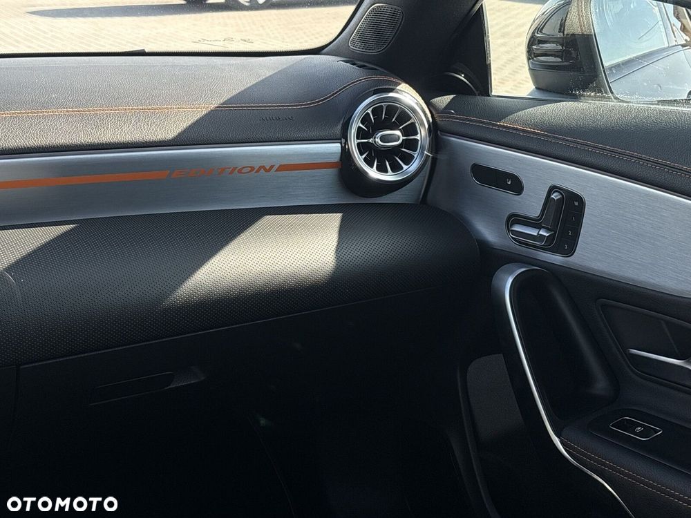 Mercedes-Benz CLA 220 4-Matic Edition 1 7G-DCT - 12
