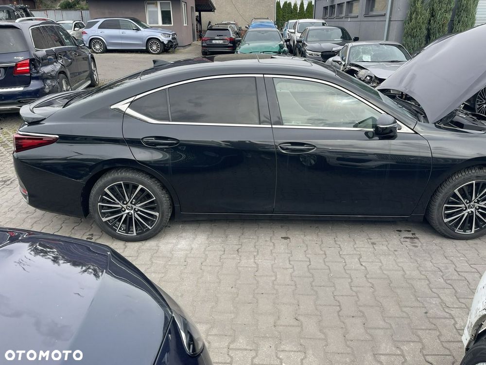 Lexus ES 300h Style Edition - 7