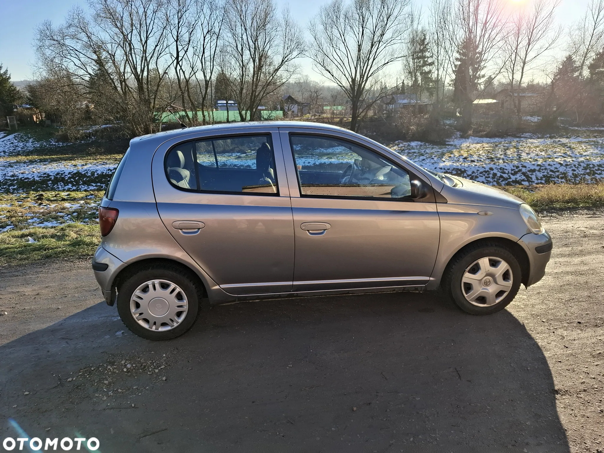 Toyota Yaris 1.0 Base - 4