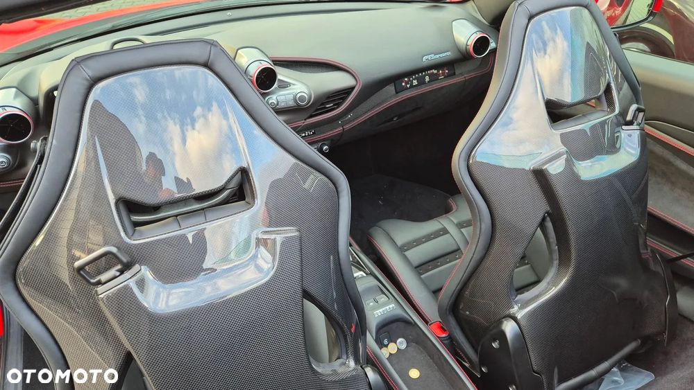 Ferrari F8 Spider - 17