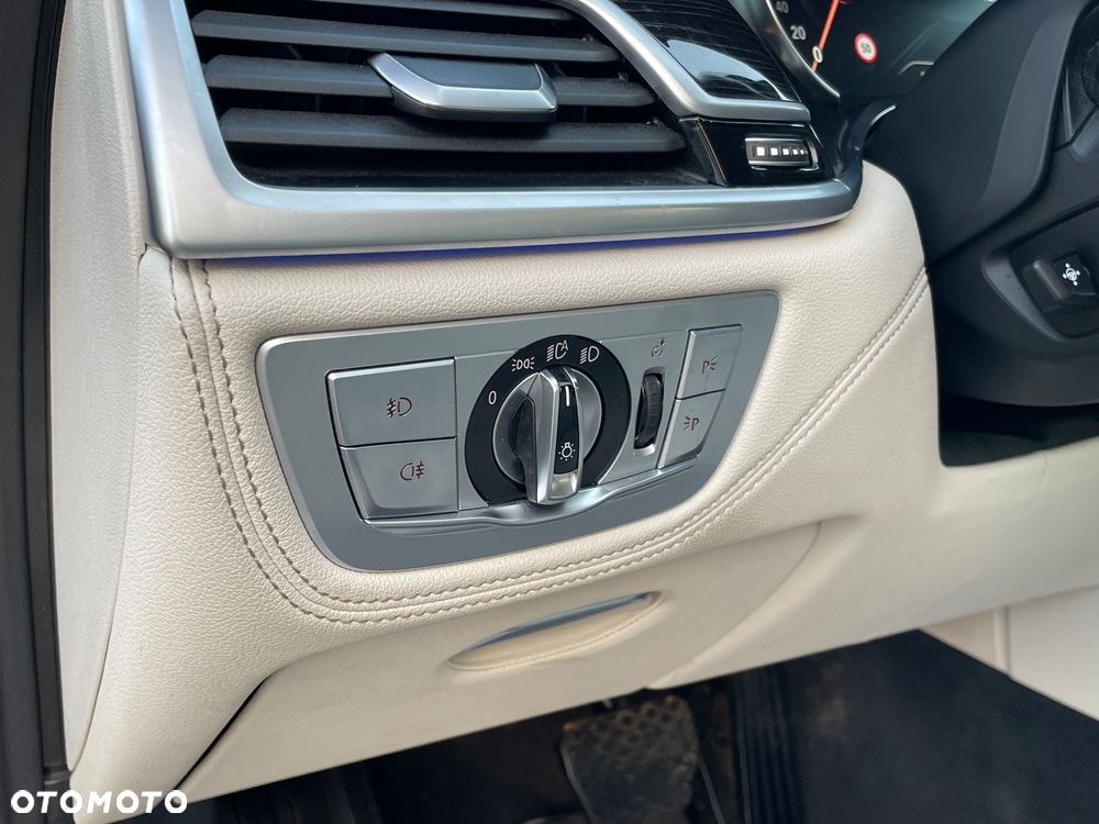 BMW Seria 7 730d xDrive - 27