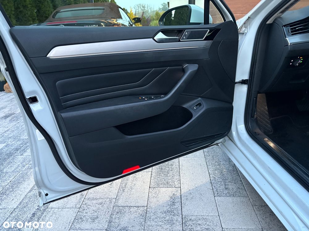Volkswagen Passat Variant 2.0 TDI EVO Elegance DSG - 27