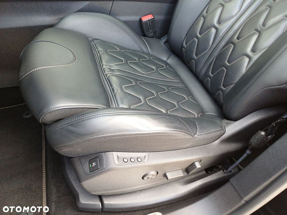 Peugeot 3008 1.6 PureTech Hybrid4 PHEV GT S&S EAT8 - 17