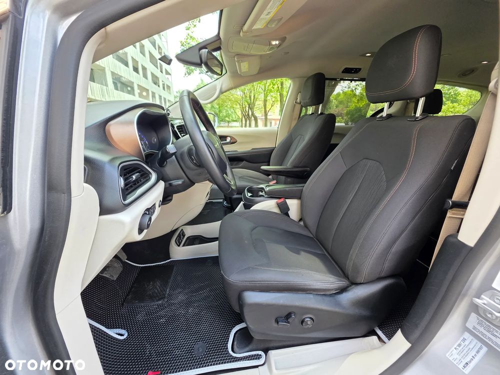 Chrysler Pacifica - 6