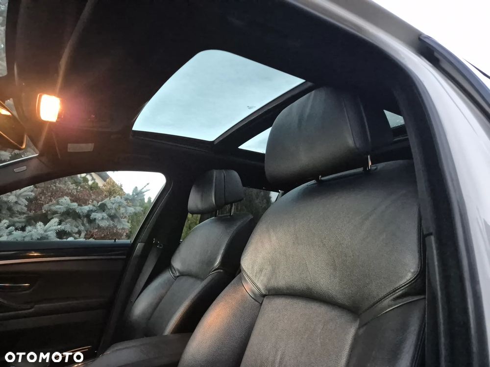 BMW Seria 5 525d xDrive - 25