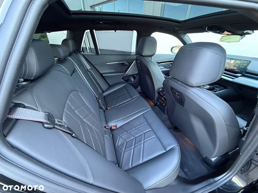 BMW Seria 5 520d xDrive Touring - 32