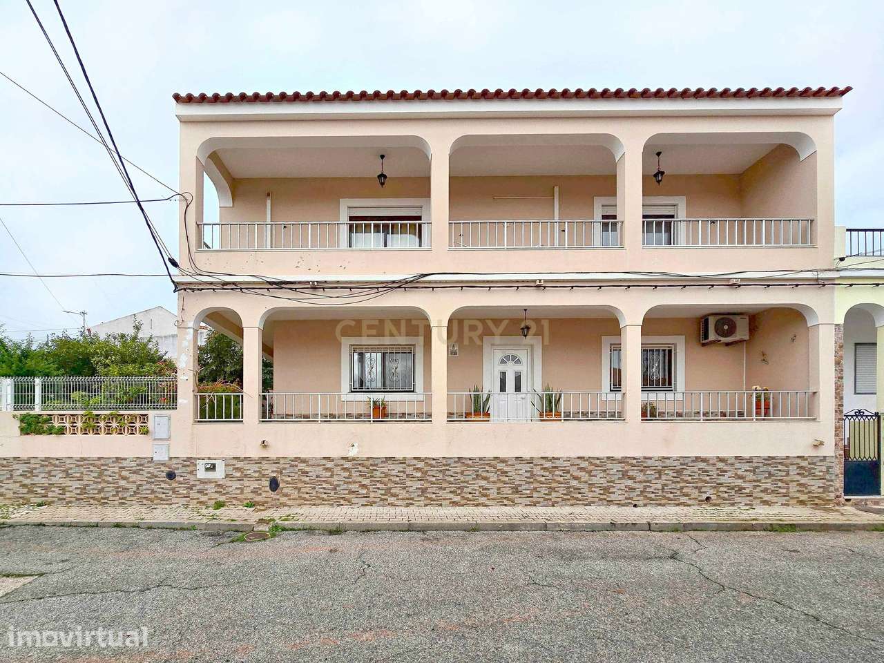 Moradia T4 em Silves com Garagem Dupla, Jardim e Espaço Exterior - Grande imagem: 2/42