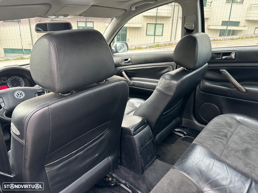 VW Passat 1.9 TDi Highline - 19