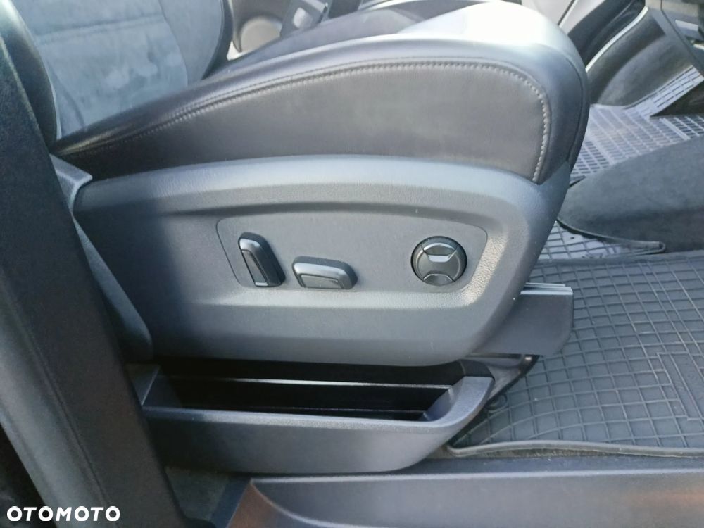 Volkswagen Multivan 2.0 BiTDI L1 70 Years Bulli 4Motion DSG - 32