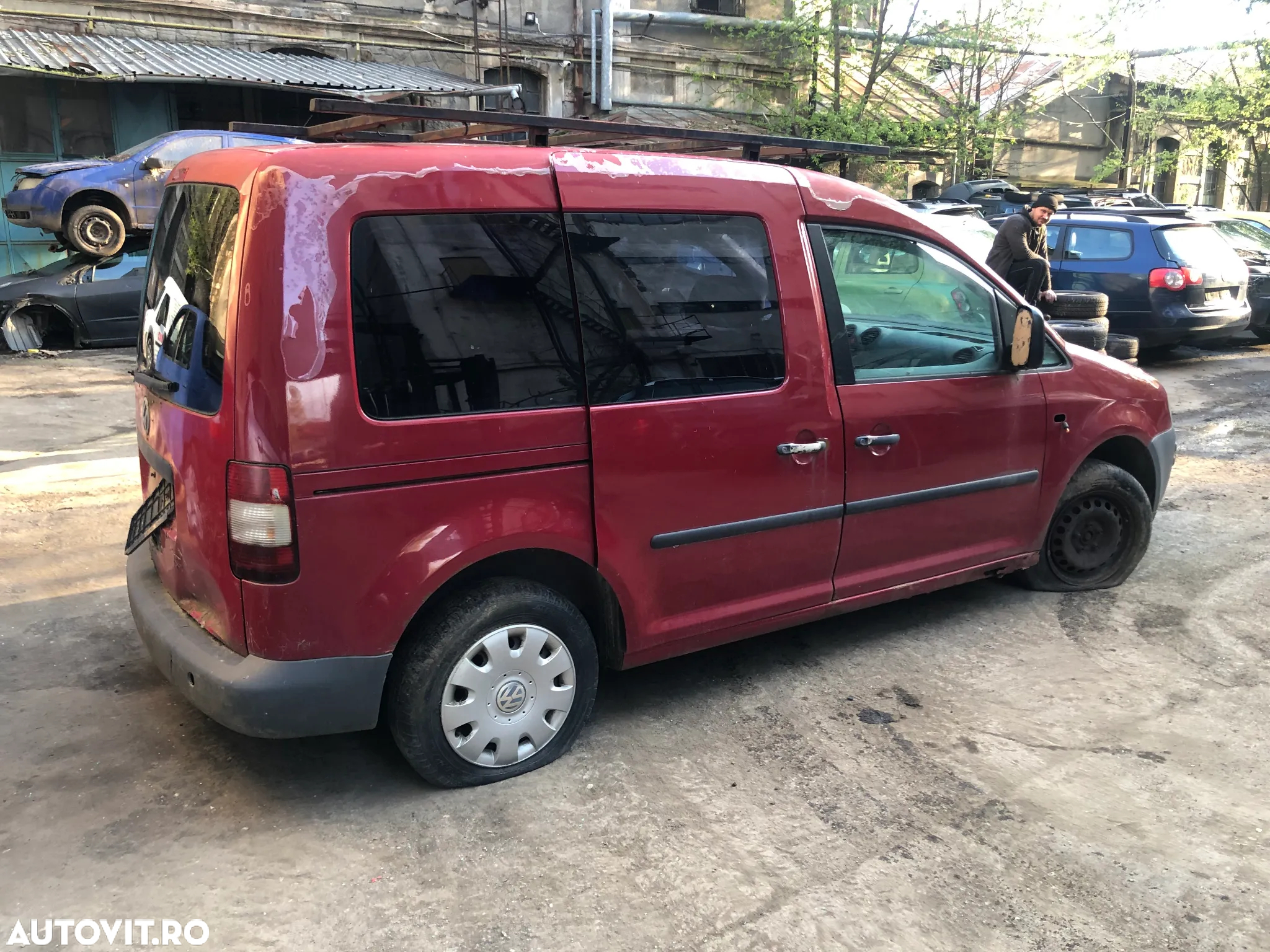 Dezmembrez VW Volkswagen Caddy rosu visiniu 2006 diesel - 8
