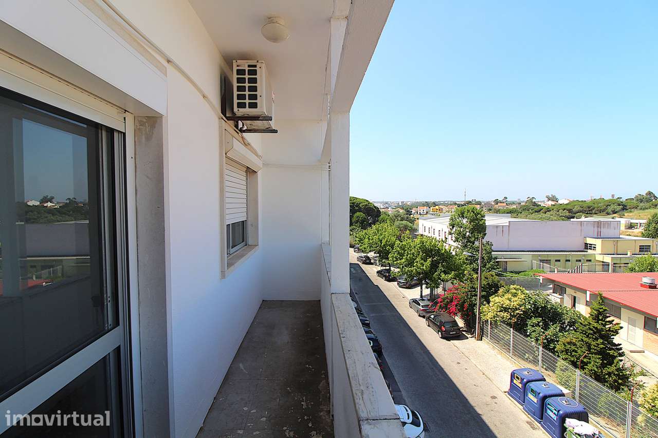 FEIJÓ - APARTAMENTO T3 REMODELADO - Grande imagem: 2/27