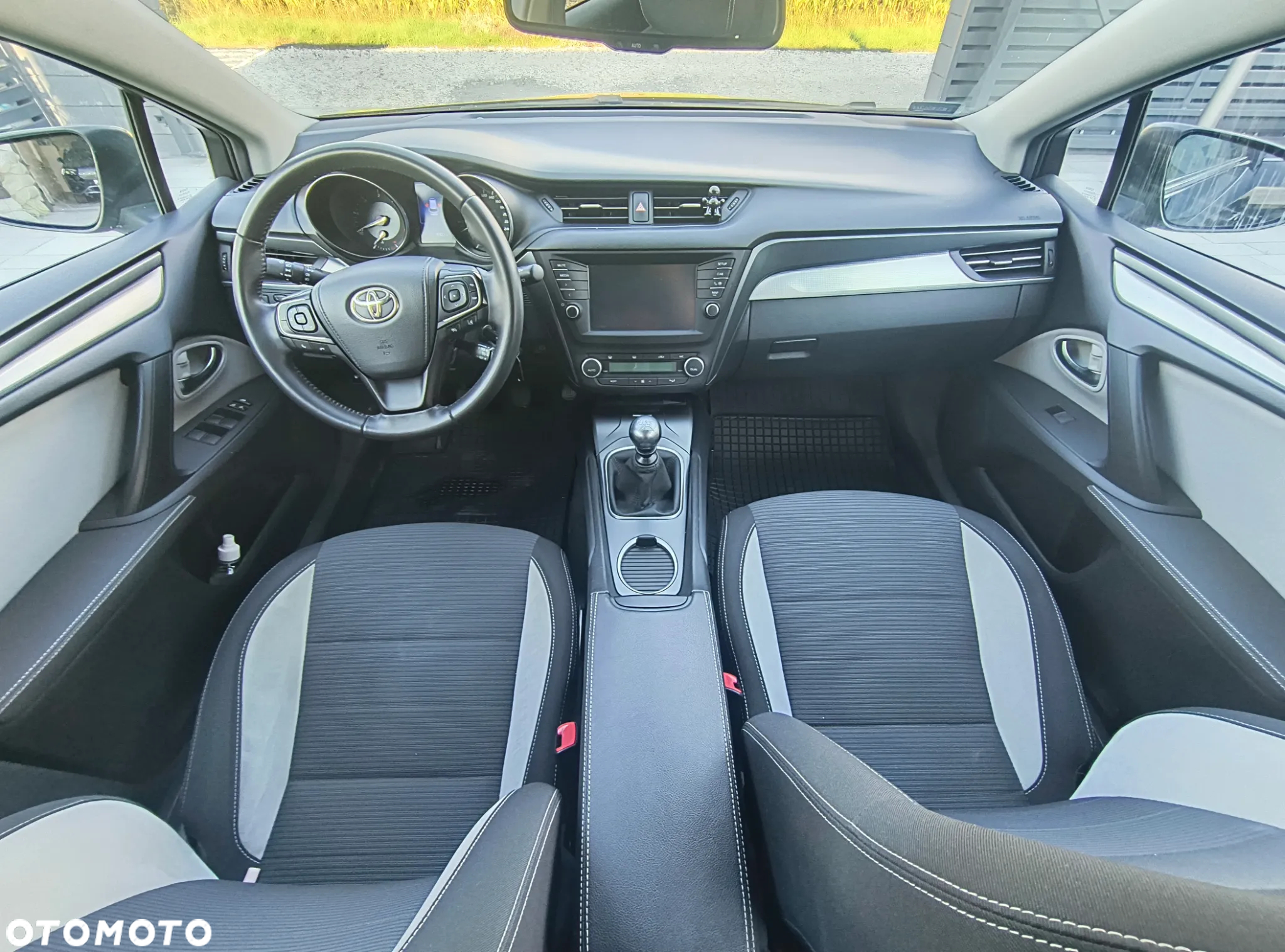 Toyota Avensis 2.0 D-4D Premium - 11